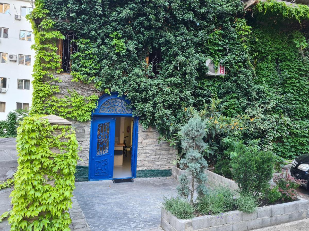 Shared Flat In An Artists District Pikris Gora Apartment Tbilisi Exterior photo