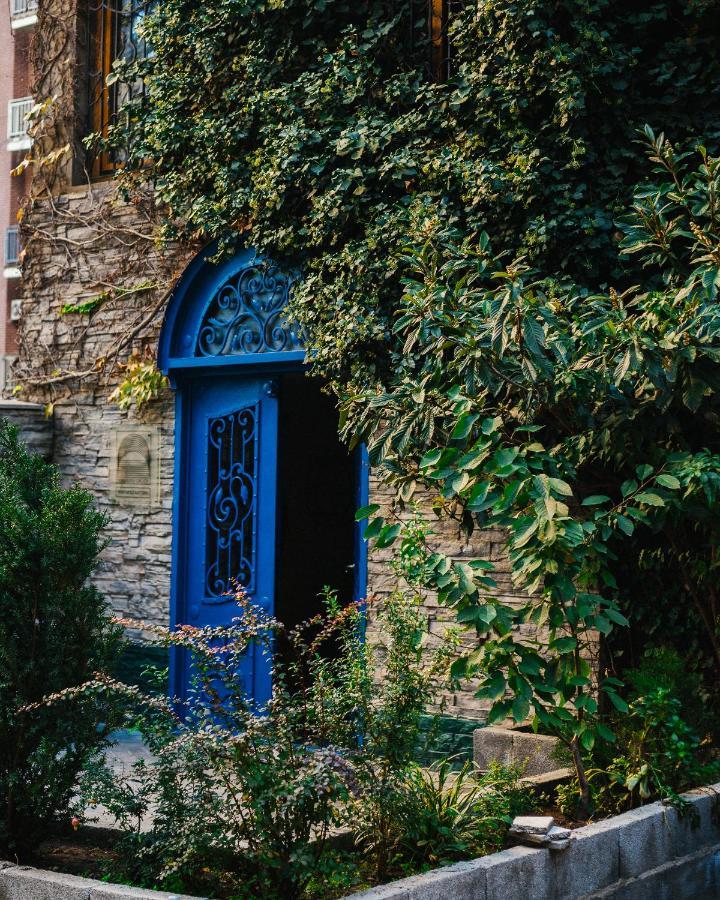 Shared Flat In An Artists District Pikris Gora Apartment Tbilisi Exterior photo