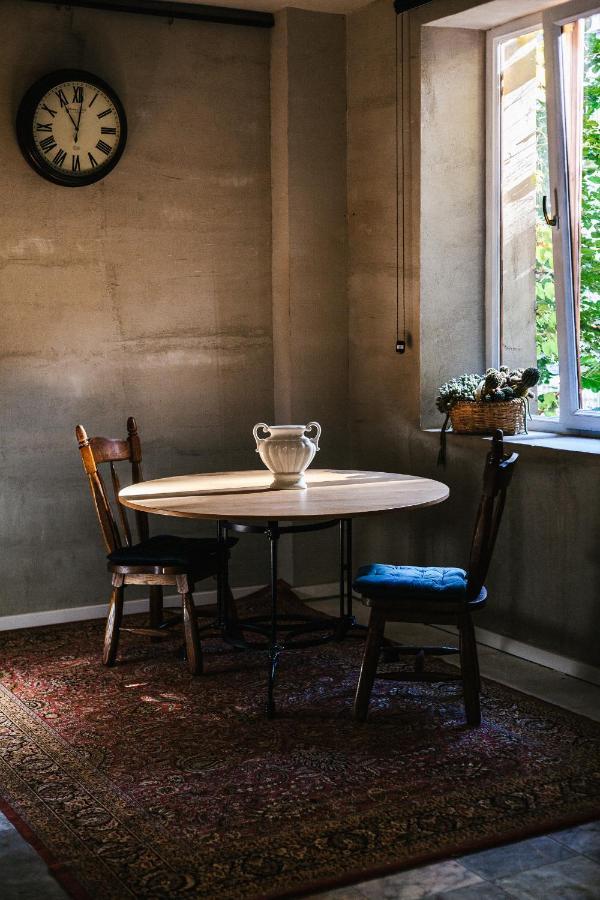 Shared Flat In An Artists District Pikris Gora Apartment Tbilisi Exterior photo