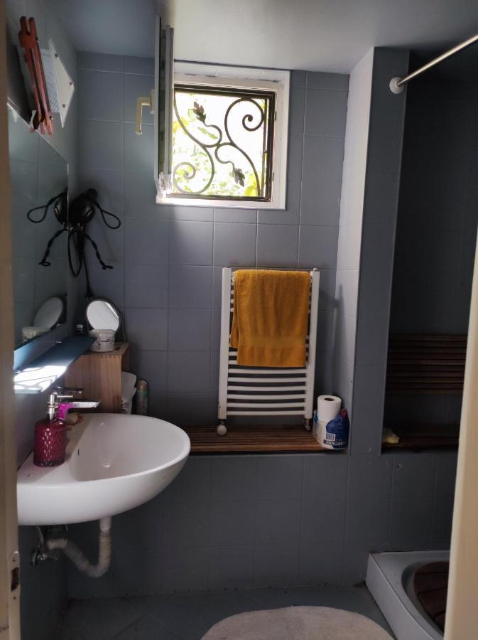 Shared Flat In An Artists District Pikris Gora Apartment Tbilisi Exterior photo